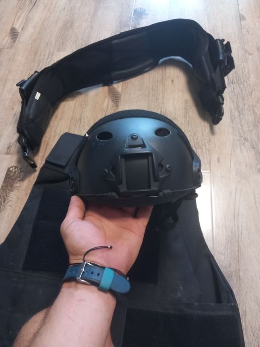 Vesta,casca,centura și masca