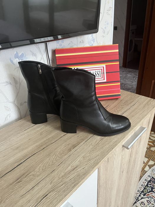 Продам женские сапоги