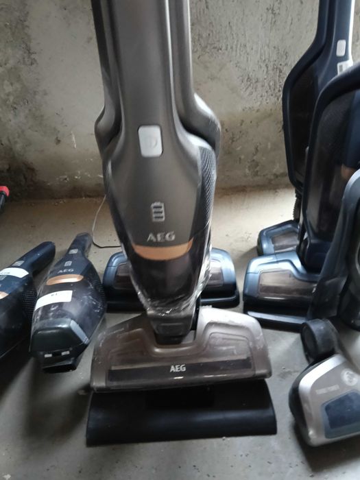 Aspiratoare Verticale AEG
