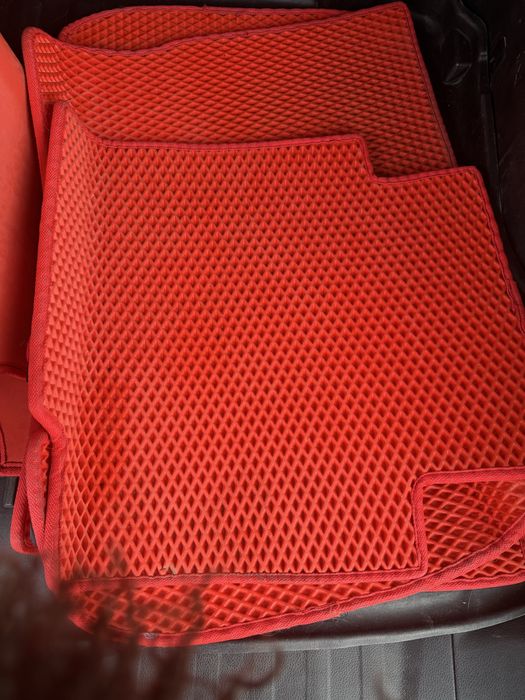 Продам коврики на авто