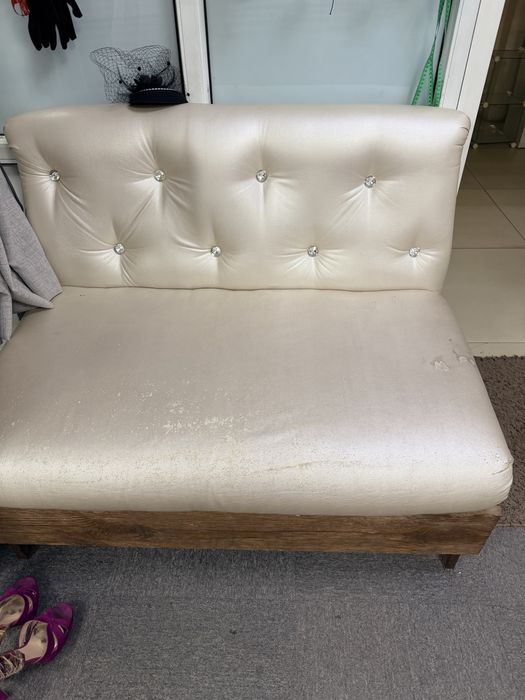 Диван на продажу на салон