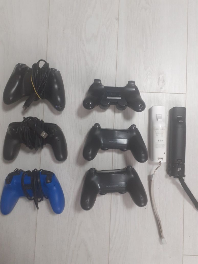 Vând joc Ps3 manete