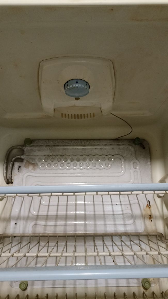 Frigider cu congelator Arctic