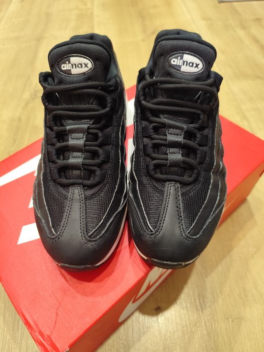 nike air max 95 black and white