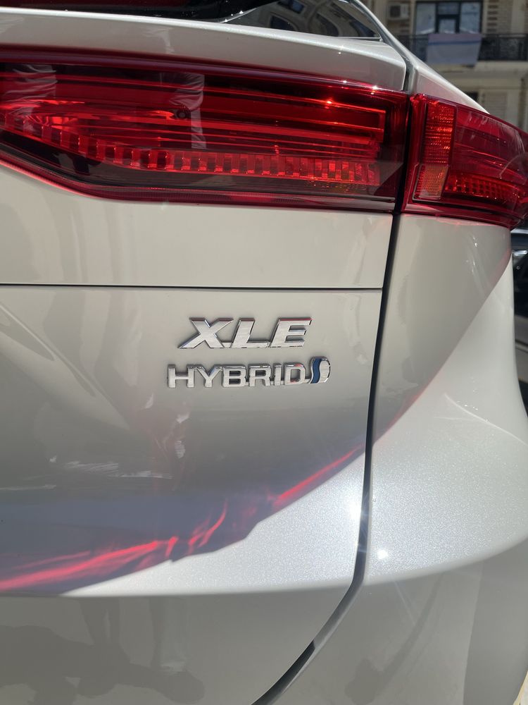 Продается Toyota Venza Hybrid XLE 2021 года