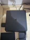 Vând Play Station4 + 2 manete