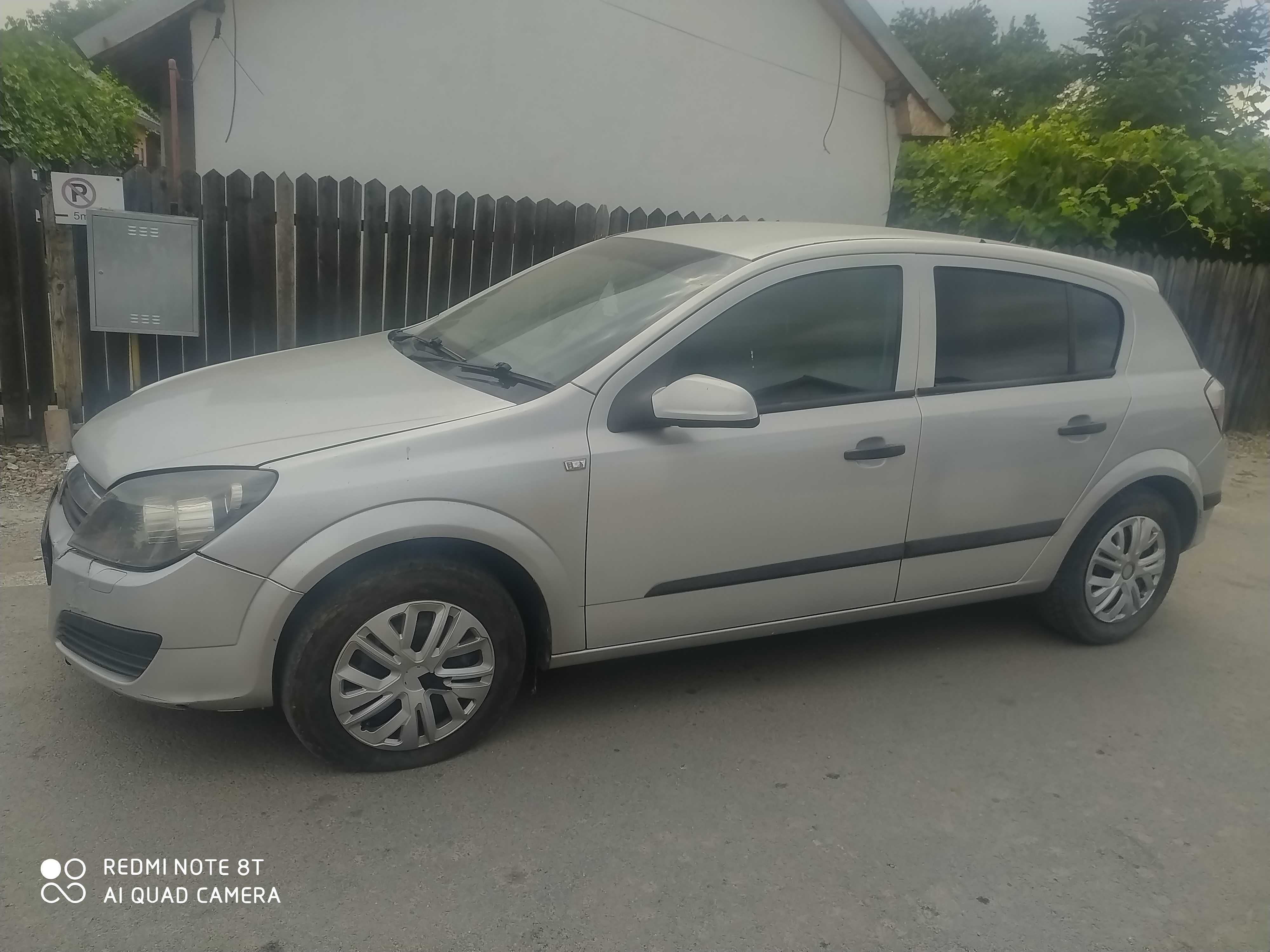 Dezmembrez Opel Astra H