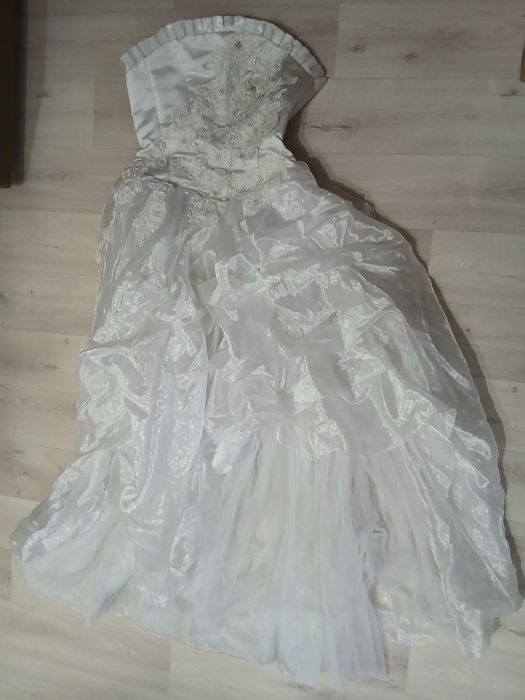 Продам свадебные платье