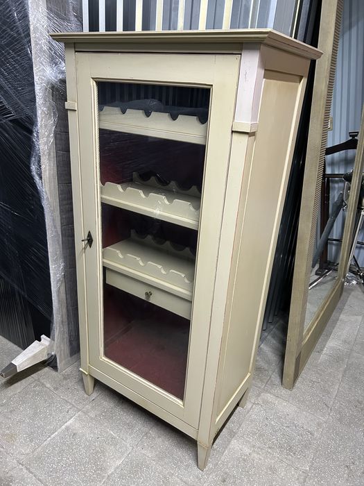 Шкаф для алкоголи