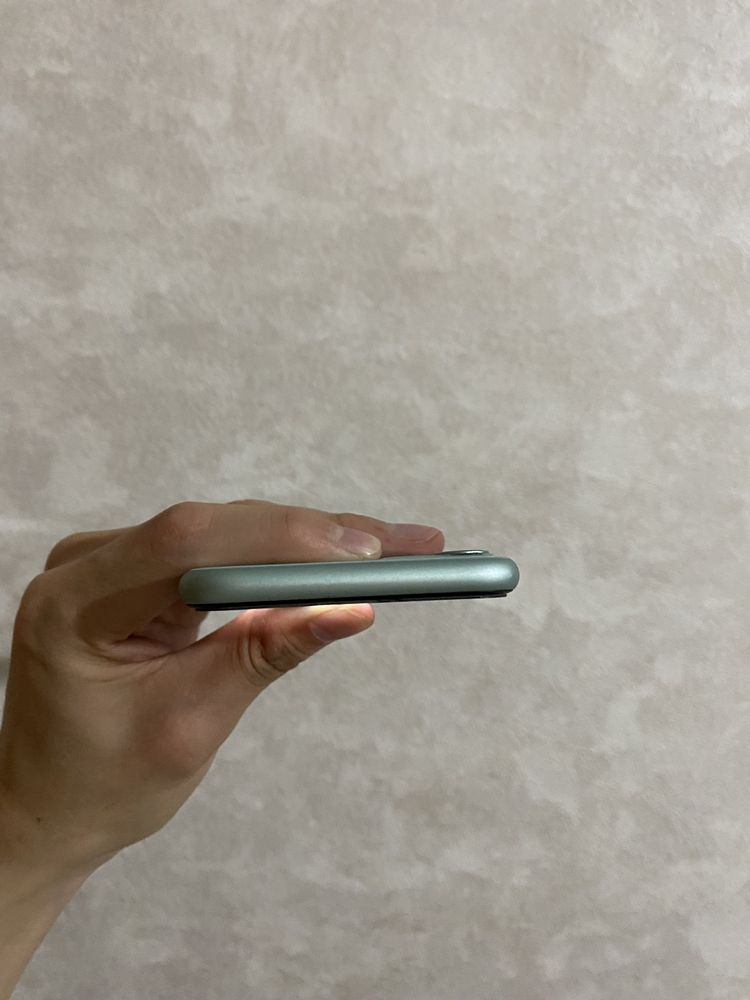Продам iPhone 11