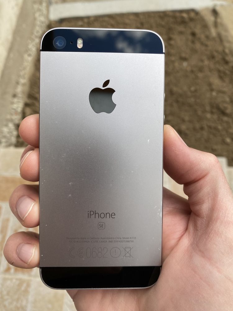Продавам iphone se 32GB