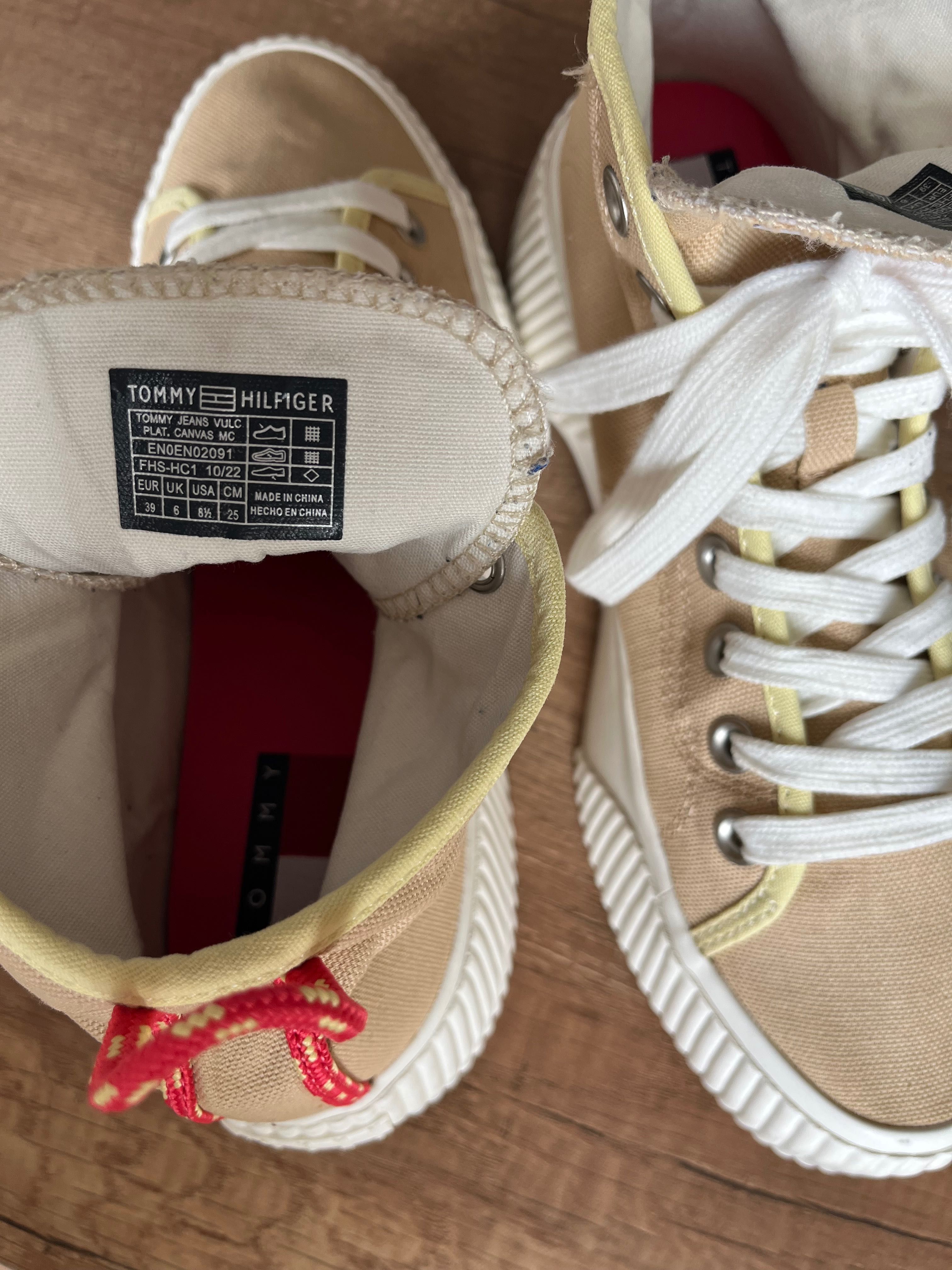 Дамски кецове Tommy Jeans