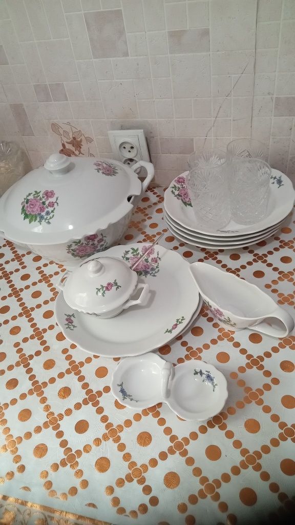 Столовый набор продам дешево