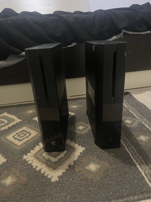 Vând 2 console Xbox One – stare bună, fără controller