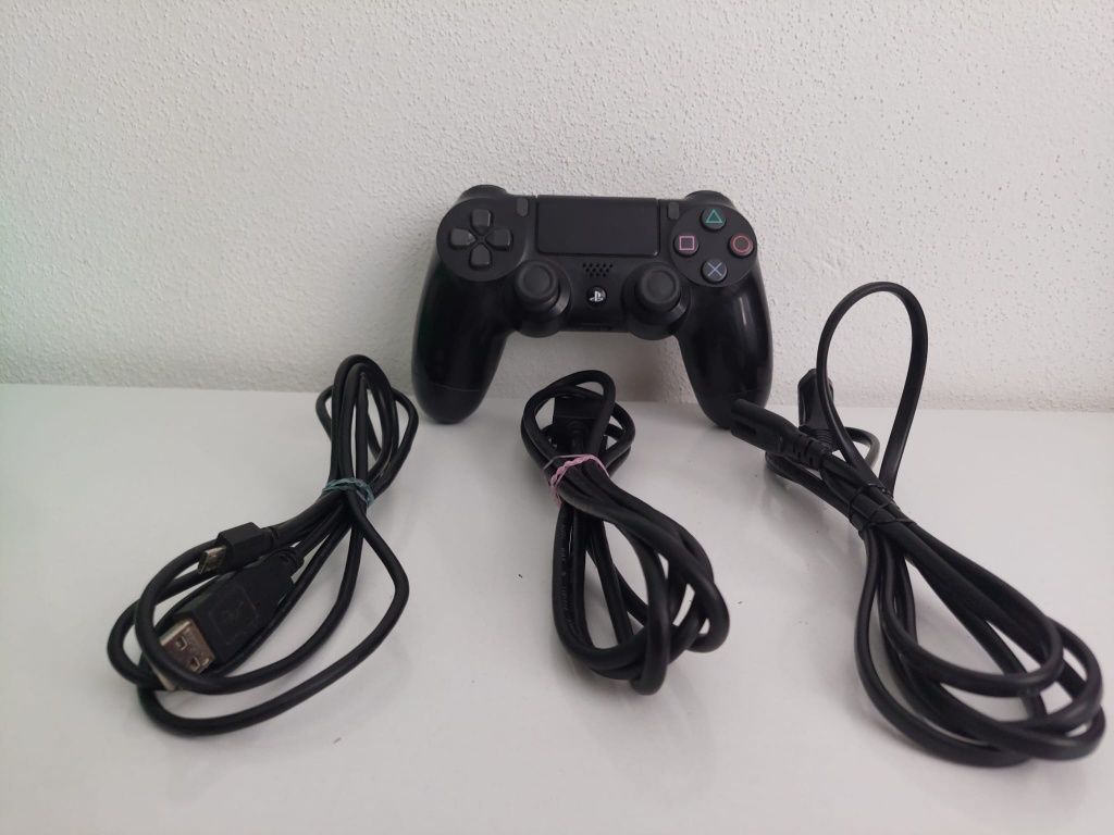 Vand playstation 4 + manetă