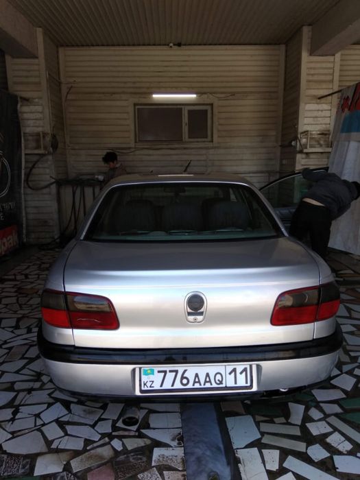 машина опель омега