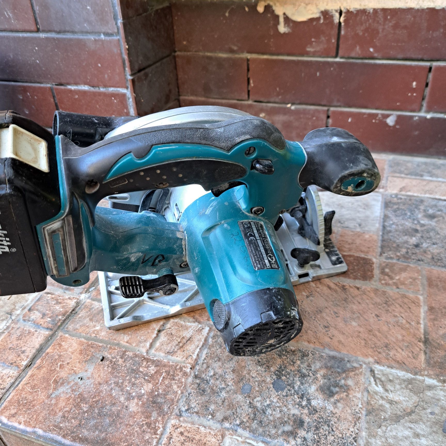 Circular Makita DSS 610