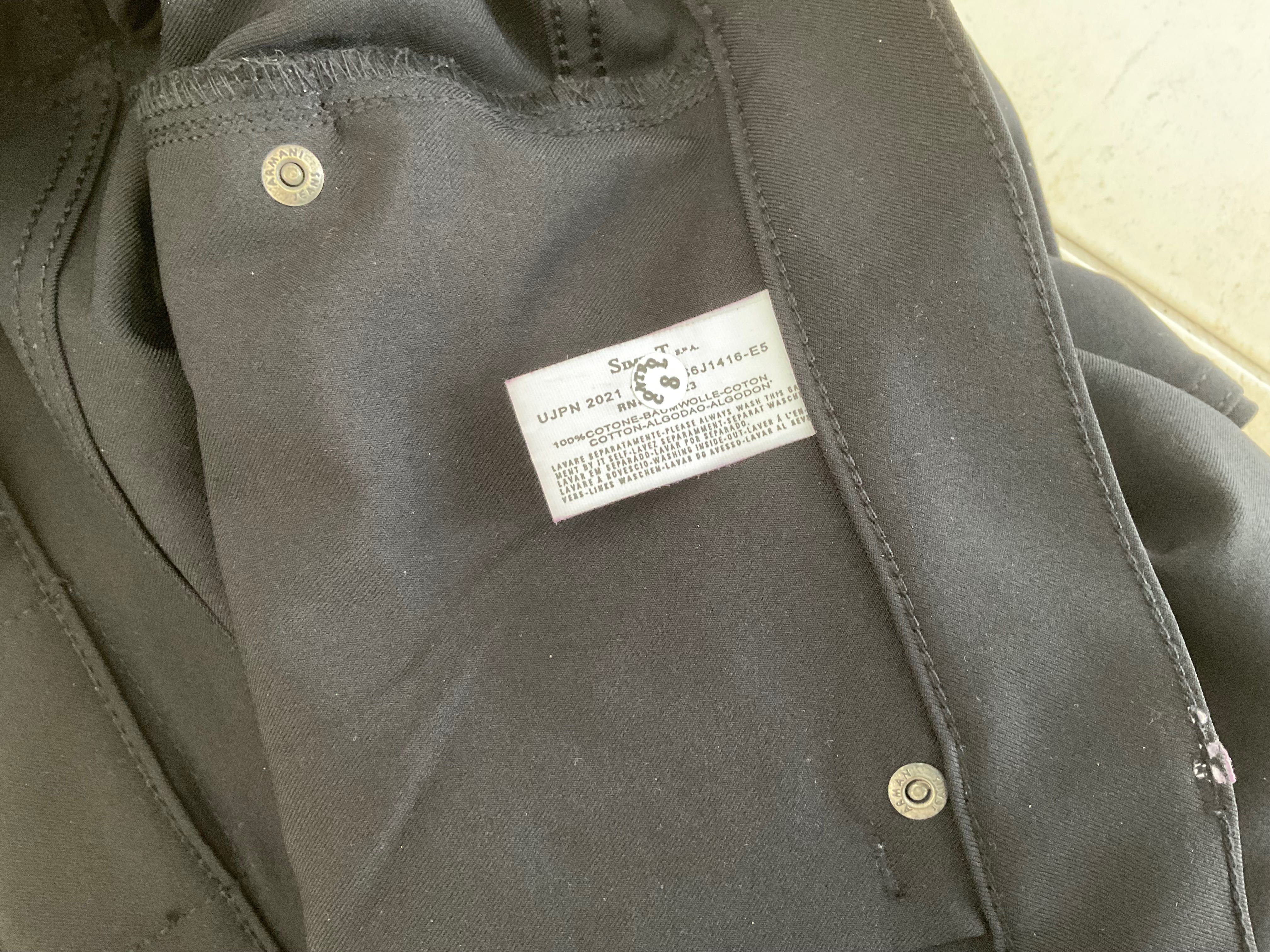 Дънки Armani, J33, Милано, Италия.
