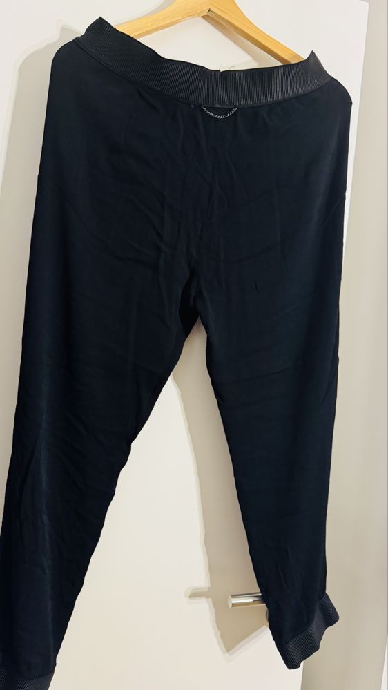 Pantaloni moderni!