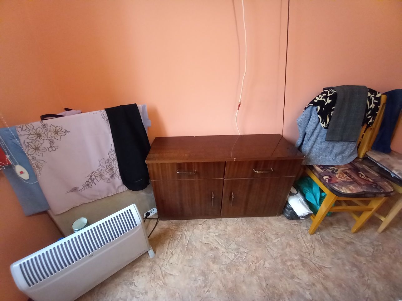 Спалня с гардероб и шкафчета