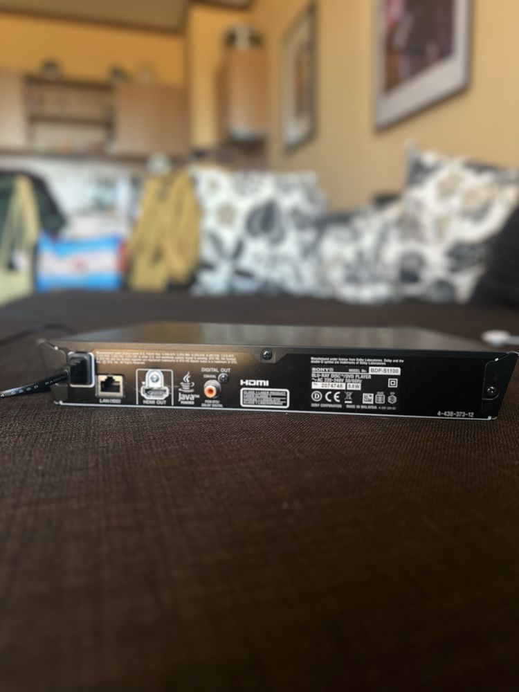 Dvd player с подарък над 50 диска с филми