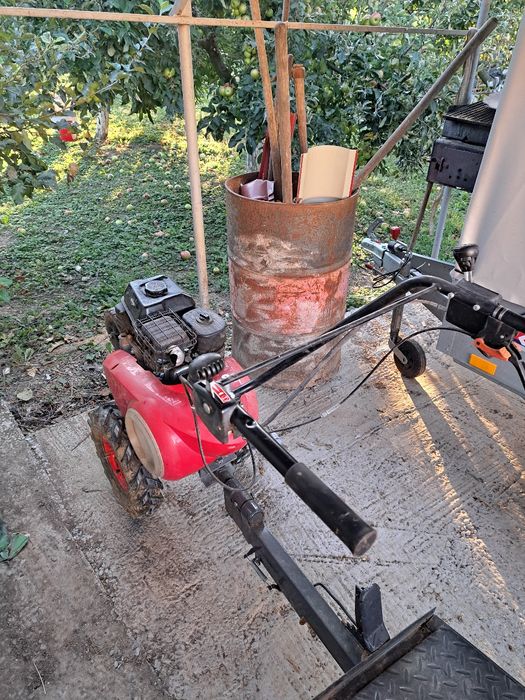 Vând motocultor în perfecta stare de funcționare cu accesorii