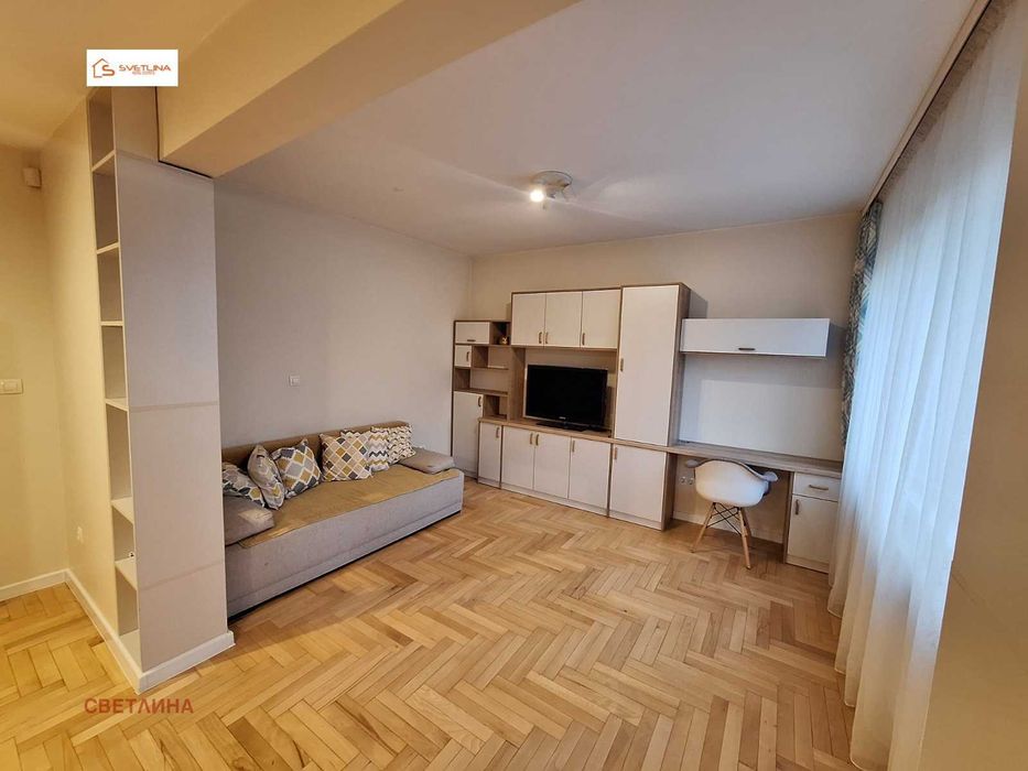 Прекрасен тристаен апартамент до парк Гео Милев!