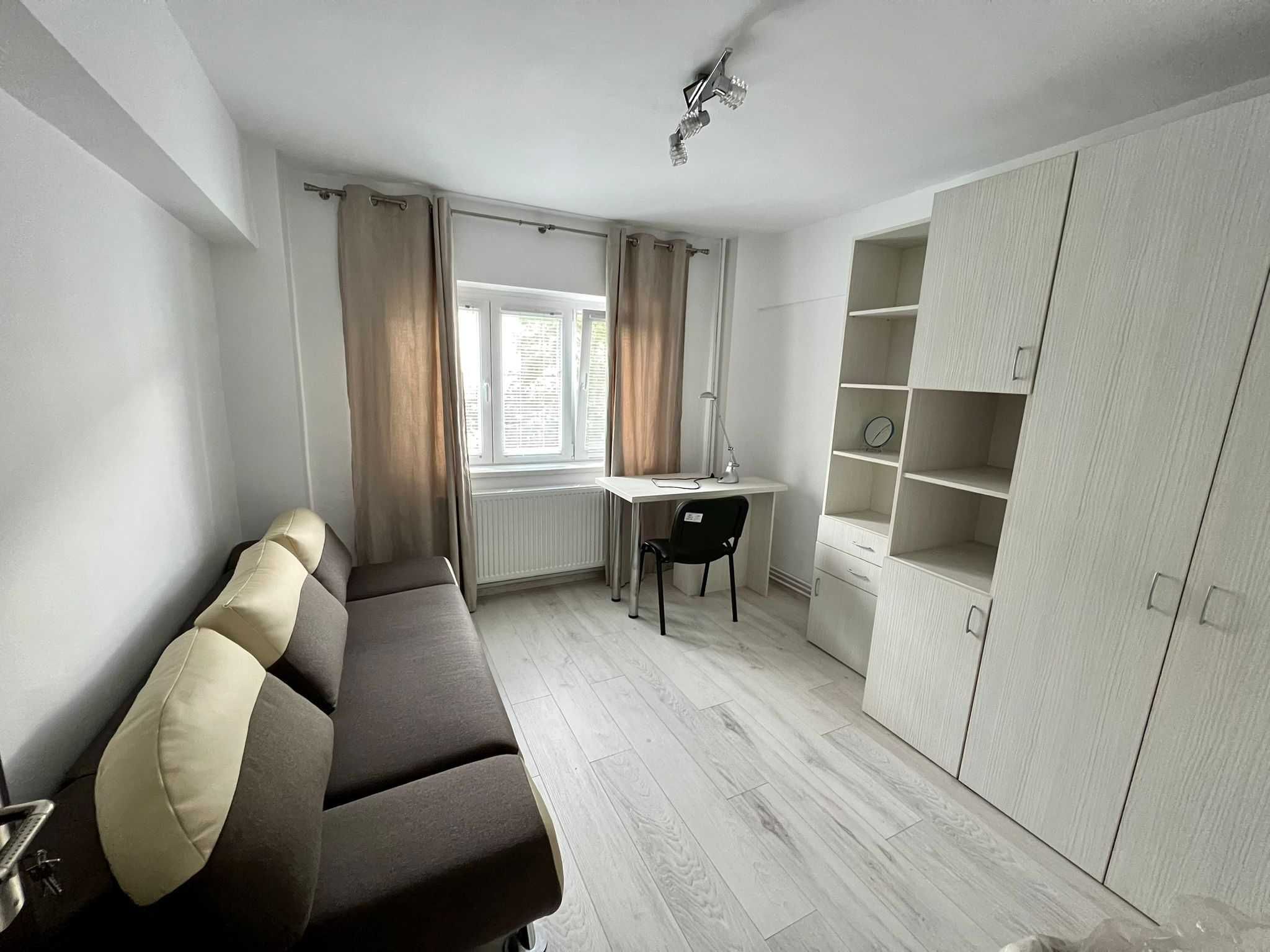 Apartament 3 camere renovat, zona centrala Arad