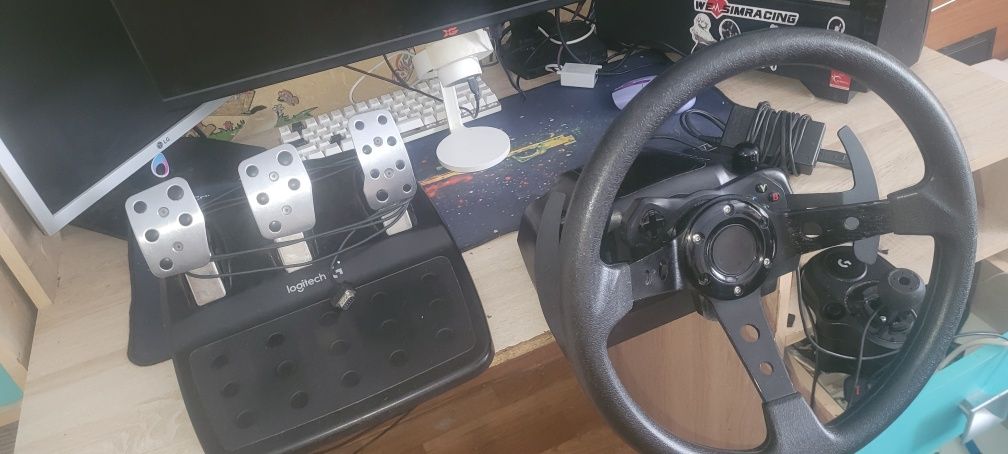 Продам игровой руль logitech g920