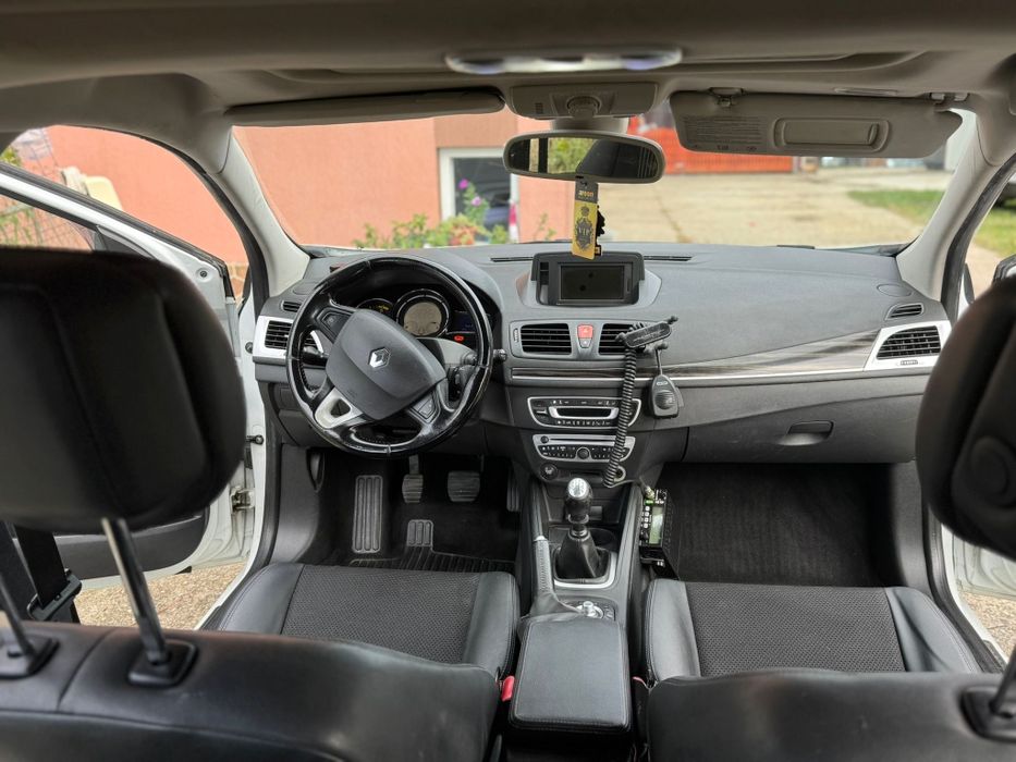 Megane 3 1.9
•Panoramic
• Bluetooth
• Buzunar ascuns