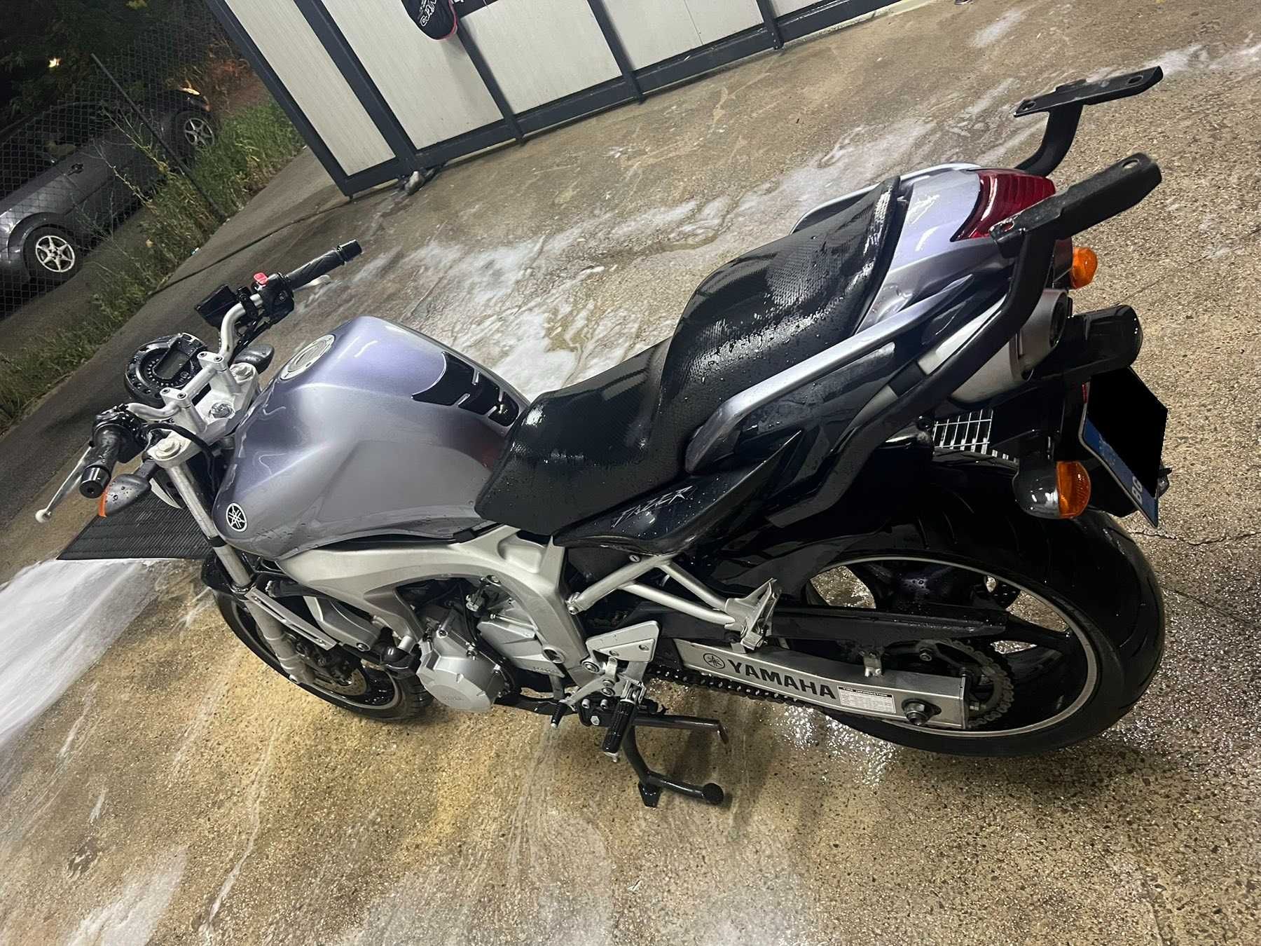 Мотор Yamaha FZ6 със ABS на двете гуми