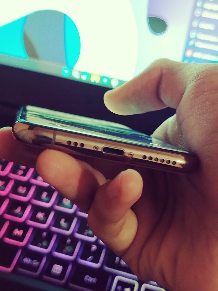iPhone 11 pro yaxshi tutilgan