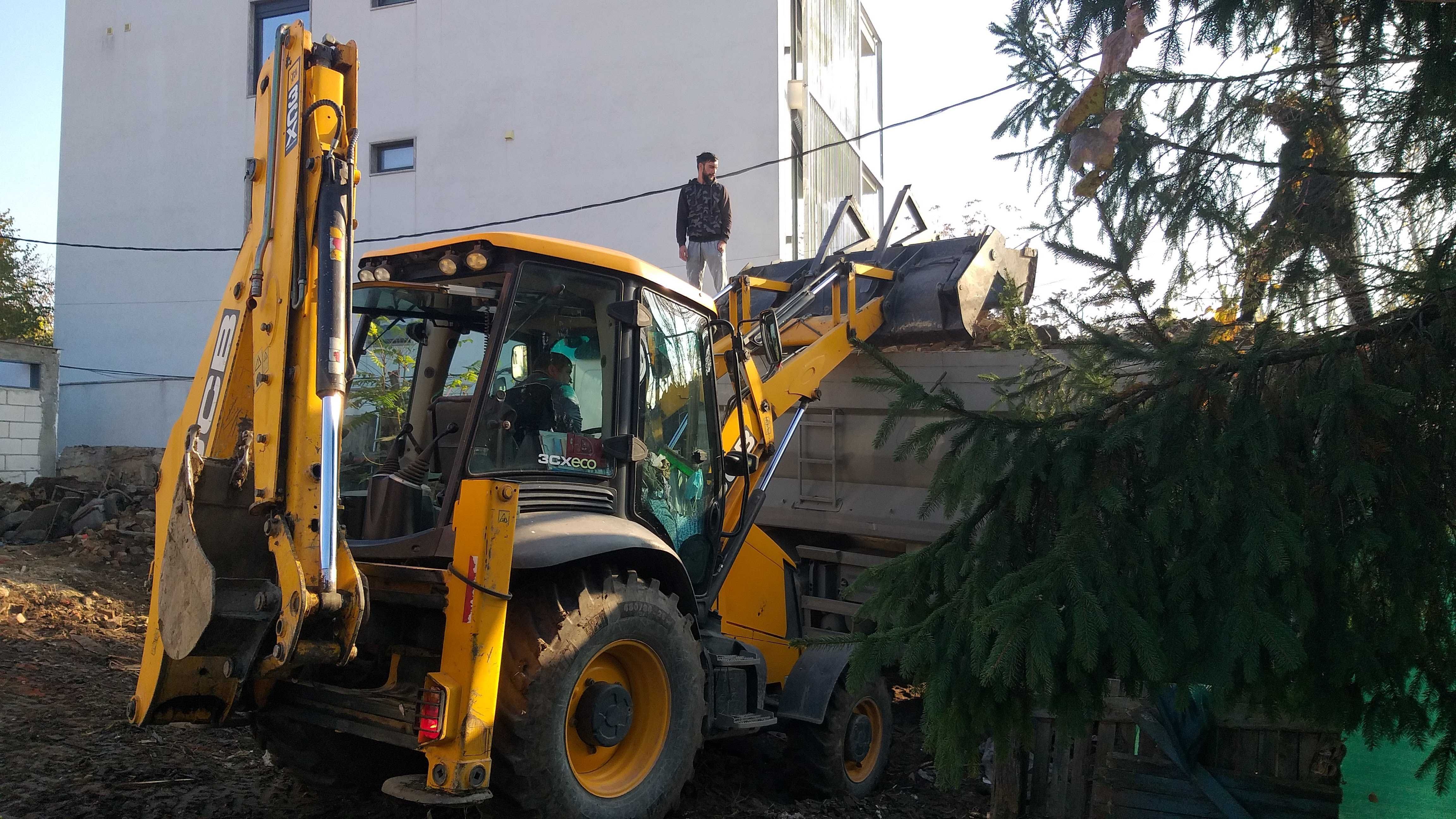 buldoexcavator cu picon de inchiriat , defrisari , demolari