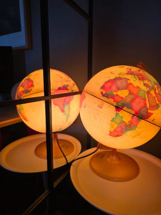 Glob pamantesc iluminat