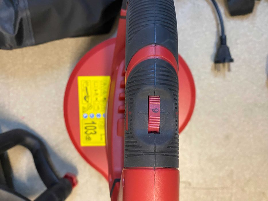 075561	Листосъбирач 3000W 45L 320km/h 16:1 рег. обороти RD-EBV05