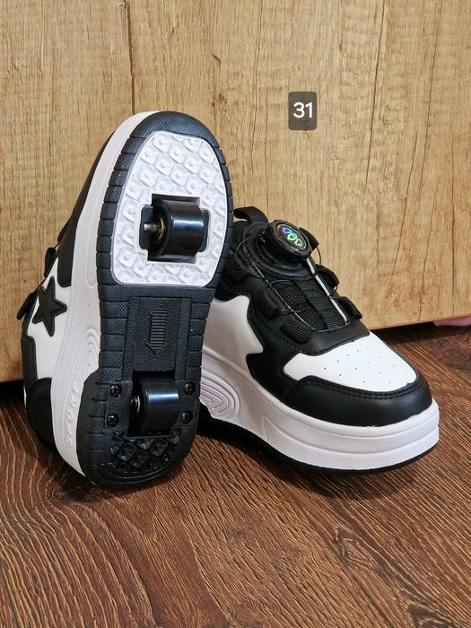 Adidasi cu role detașabile