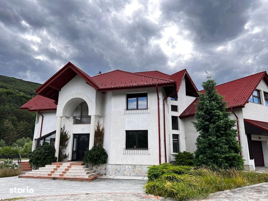 Vilă Cu Destinație Rezidențială Sau Turistică (Pensiune), Piatra Neamț