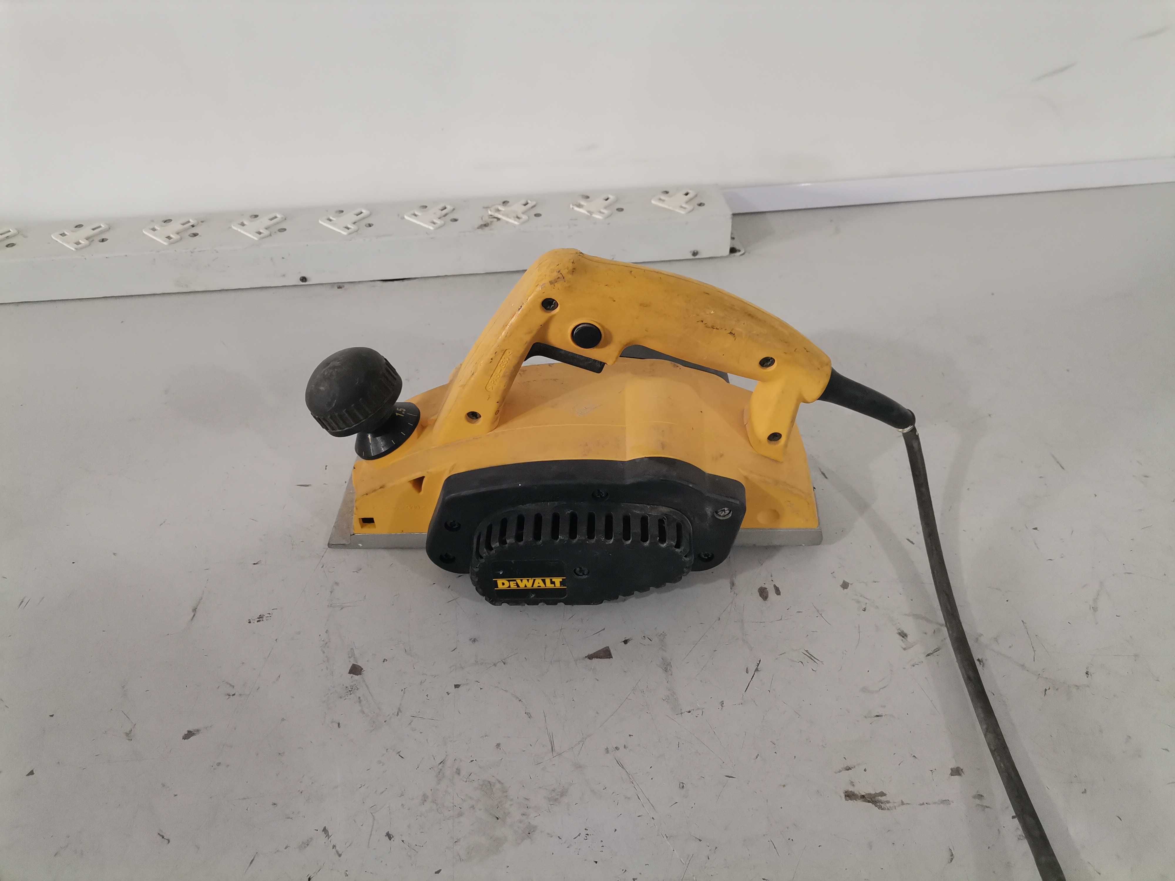 Ренде - Dewalt 110 V / 600 W