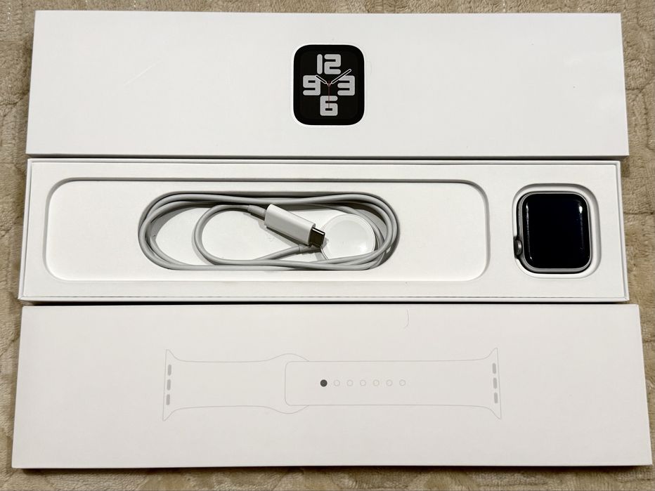 Срочно продам Apple watch SE 40mm silver 2nd Gen в отличном состояние
