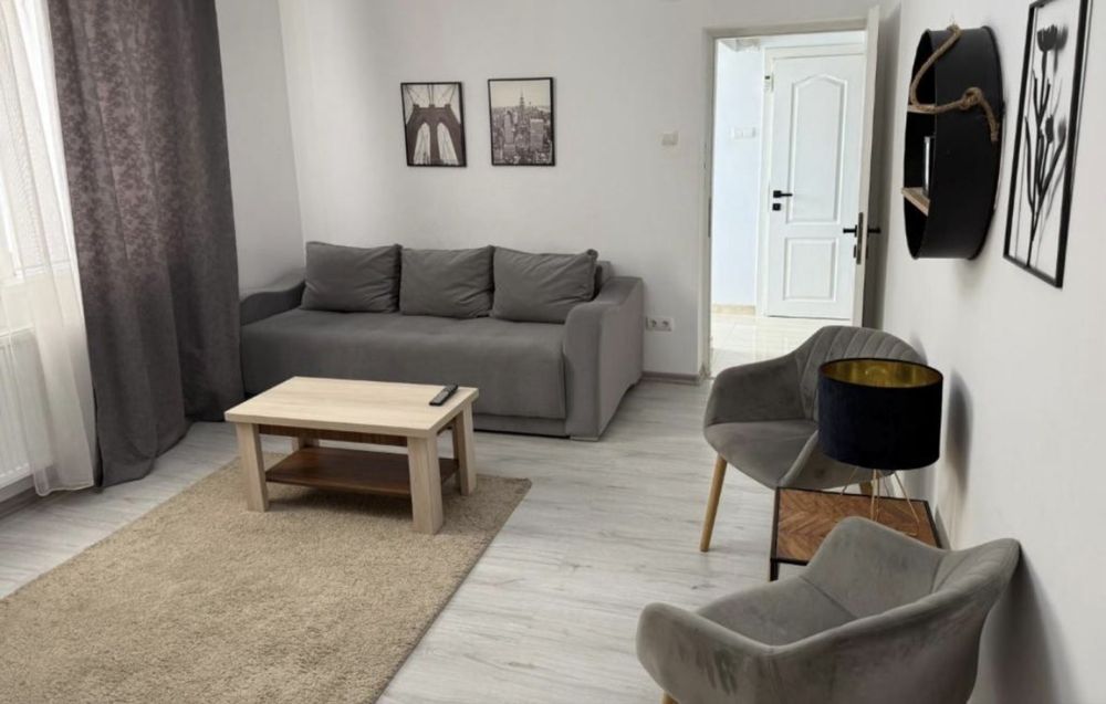 Închiriez apartament