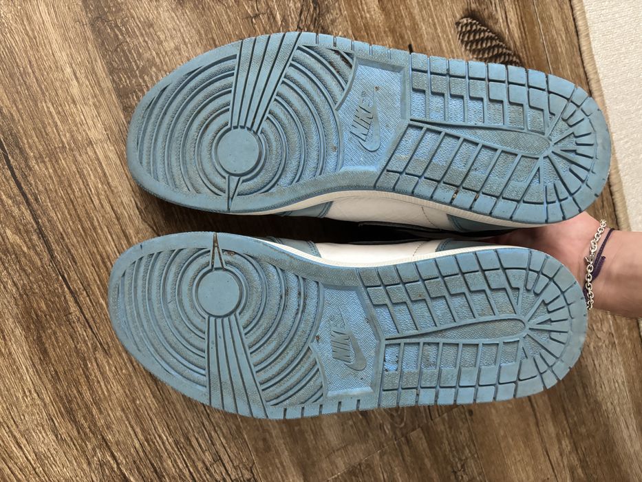 Air Jordan 1 High UNC