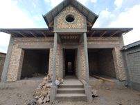 Уч кахрамон,Шодликдан у́тганда,евро уй коробка сотилади.