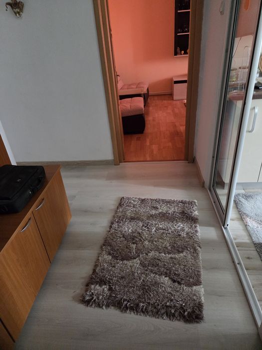 Închiriez apartament 3 camere zona 22 decembrie