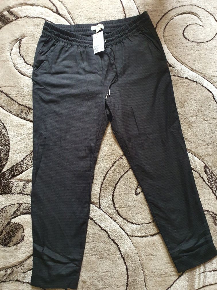 Pantaloni lejeri. Noi cu eticheta H&m . Marime 42