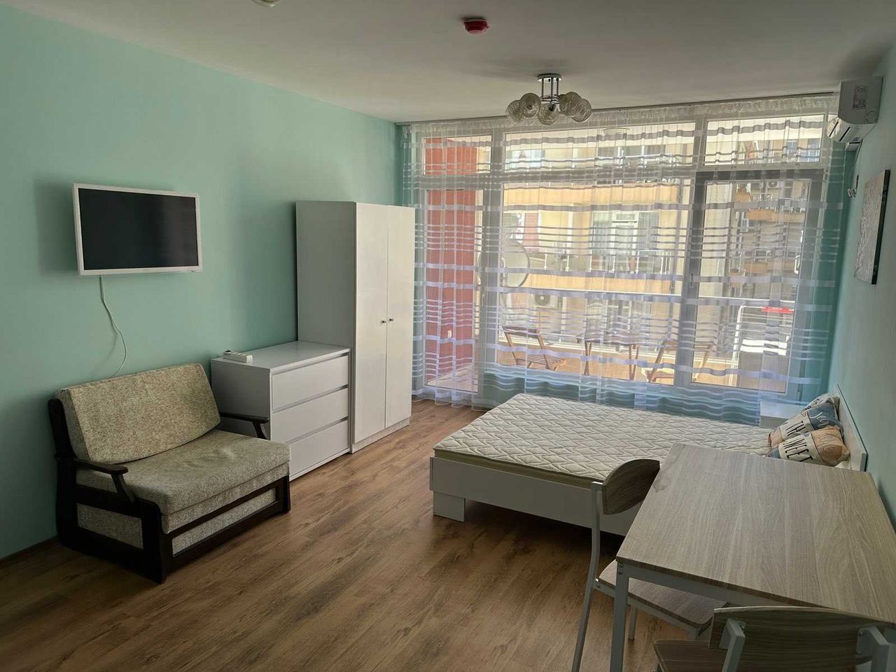 Дава се под наем Едностаен апартамент в Поморие - 40 кв.м за 250 € - Снимка #2
