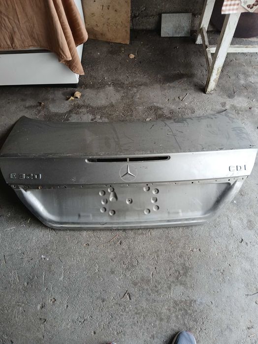 Заден капак с брава w211