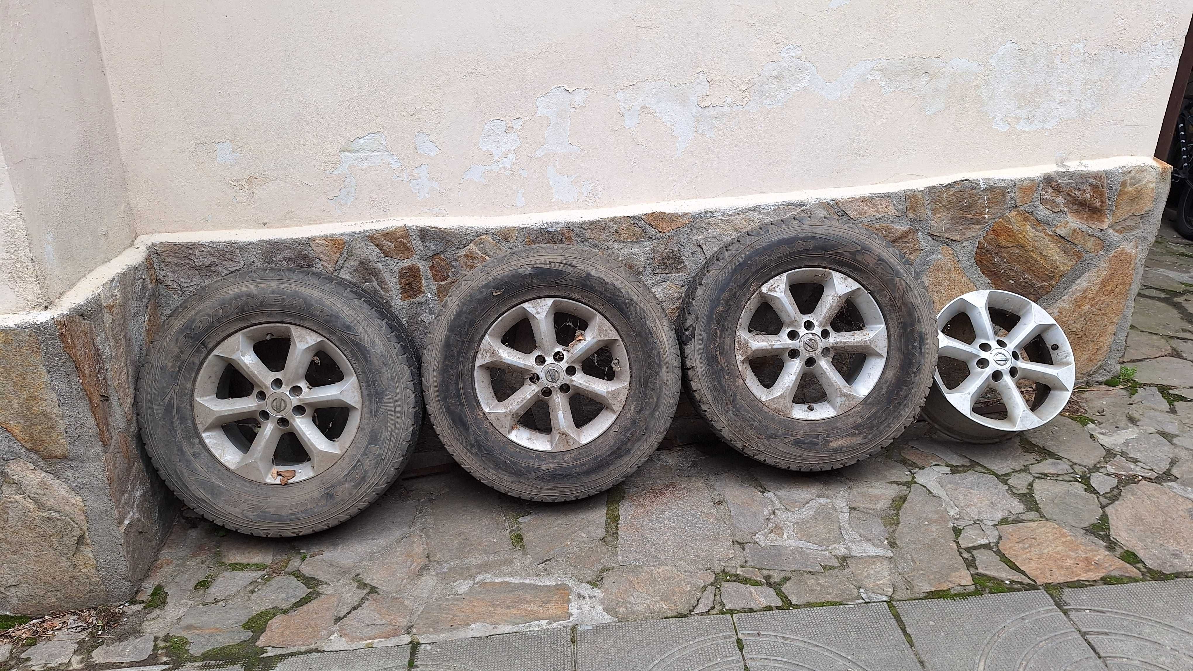 Гуми с джанти за нисан