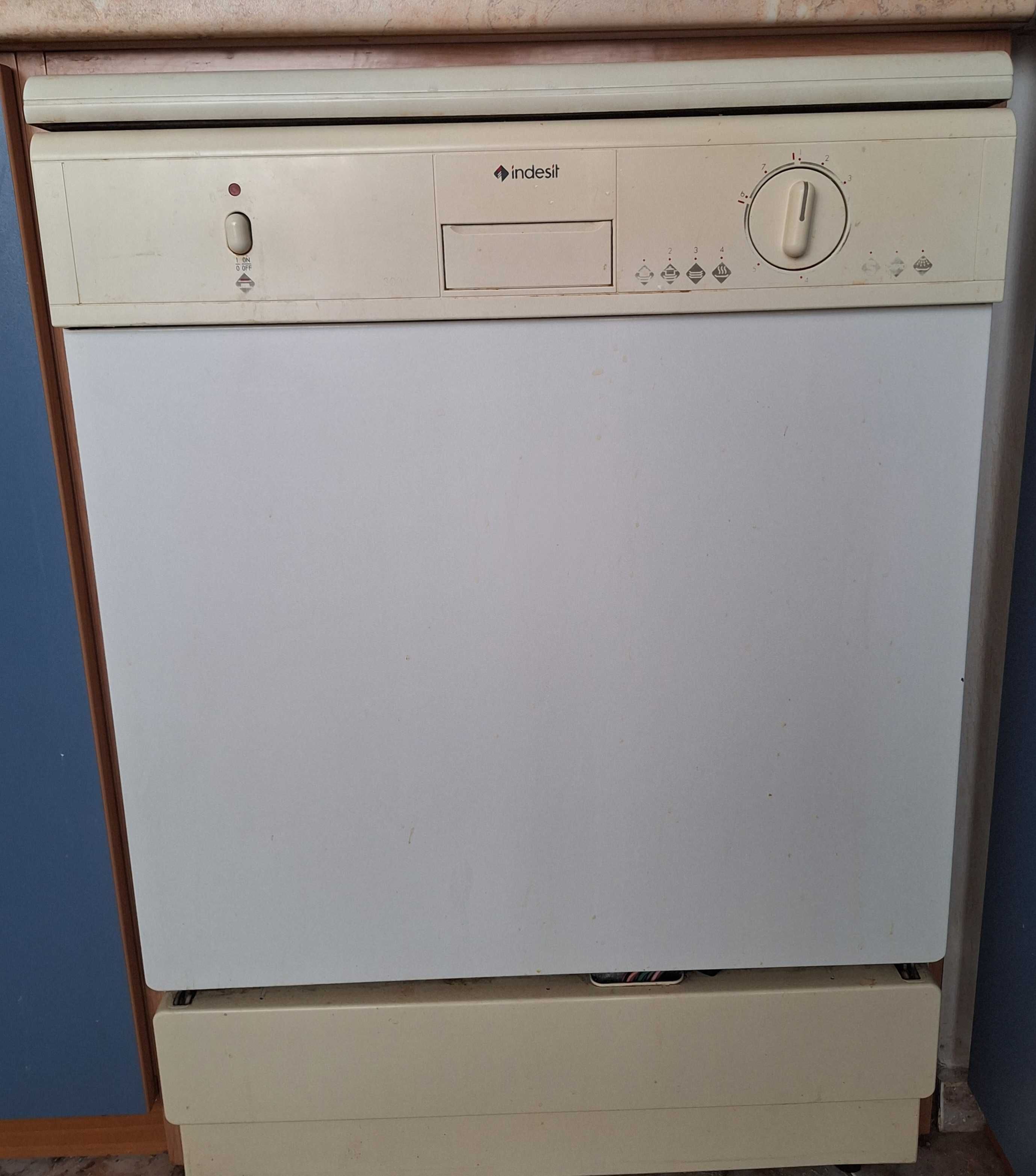 Съдомиялна Indesit