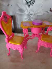 Masa și scaune  pt papusa  barbie