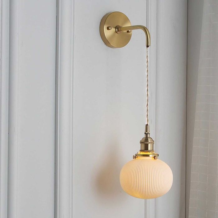 NICRX Аплик от бяла керамика за стена, с месингова златна основа